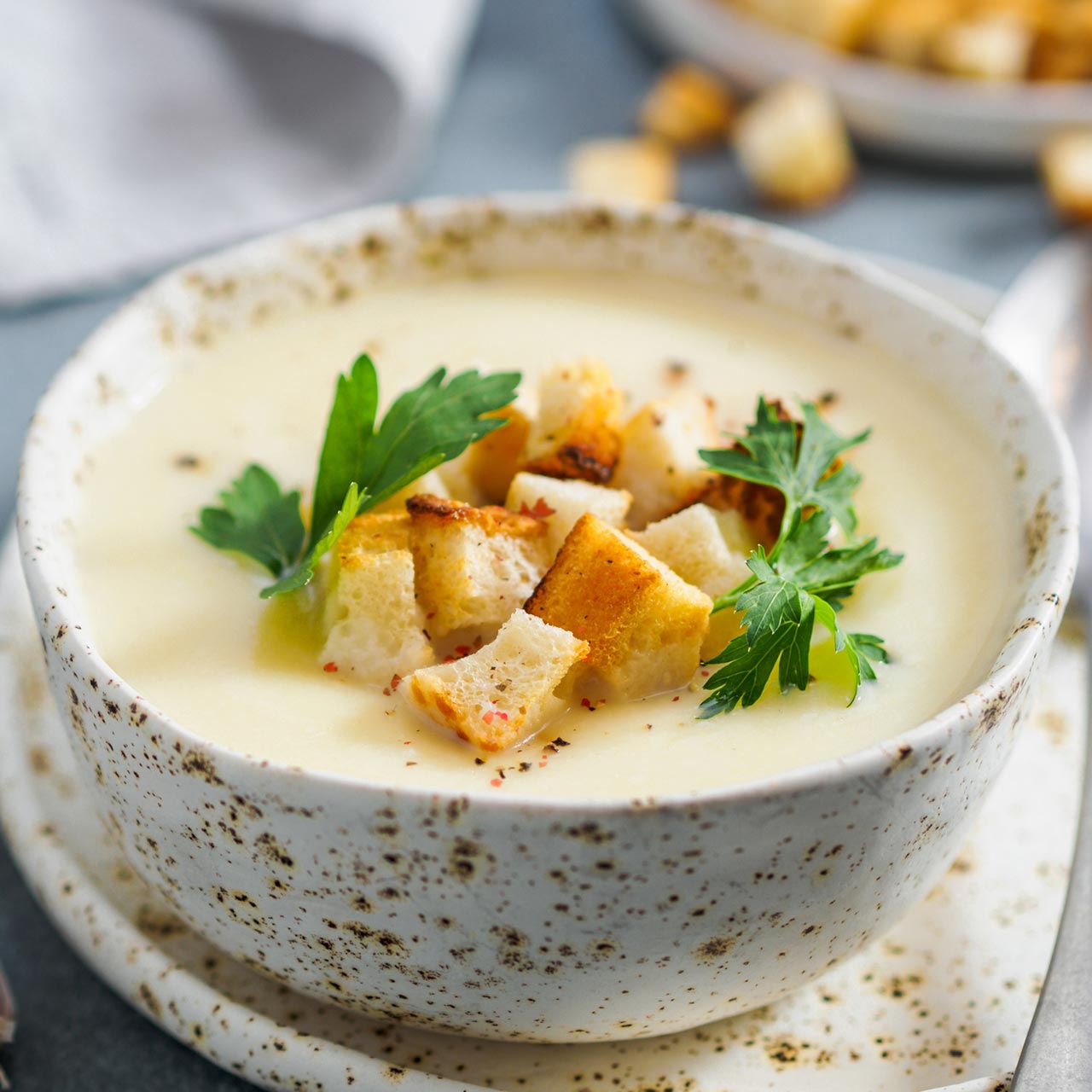 Zupa kalafiorowa krem z grzankami