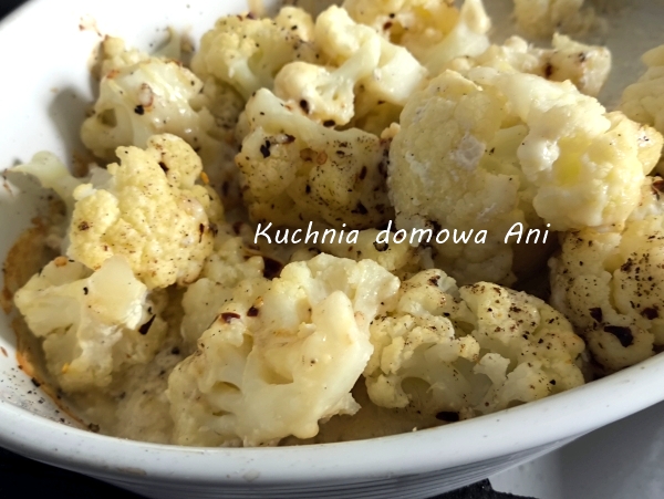 Kalafior pieczony z chilli i serem