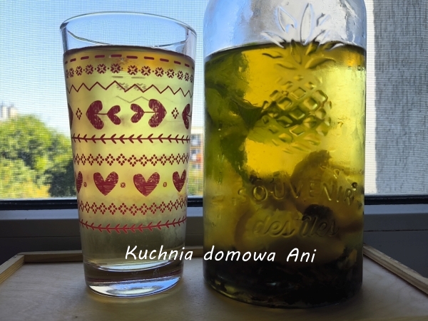 Cold brew tea – mrożona herbata z cytryną i miętą