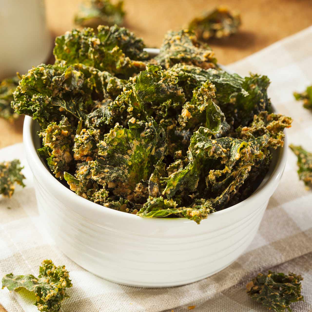 Chipsy z jarmużu z parmezanem