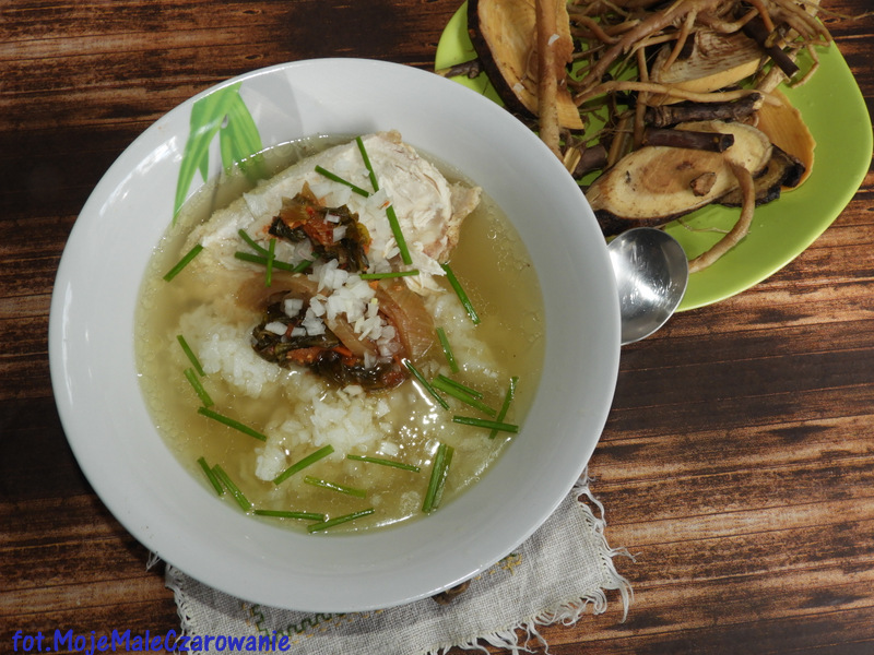 Rosół samgyetang – zupa z kurczaka i żeńszenia