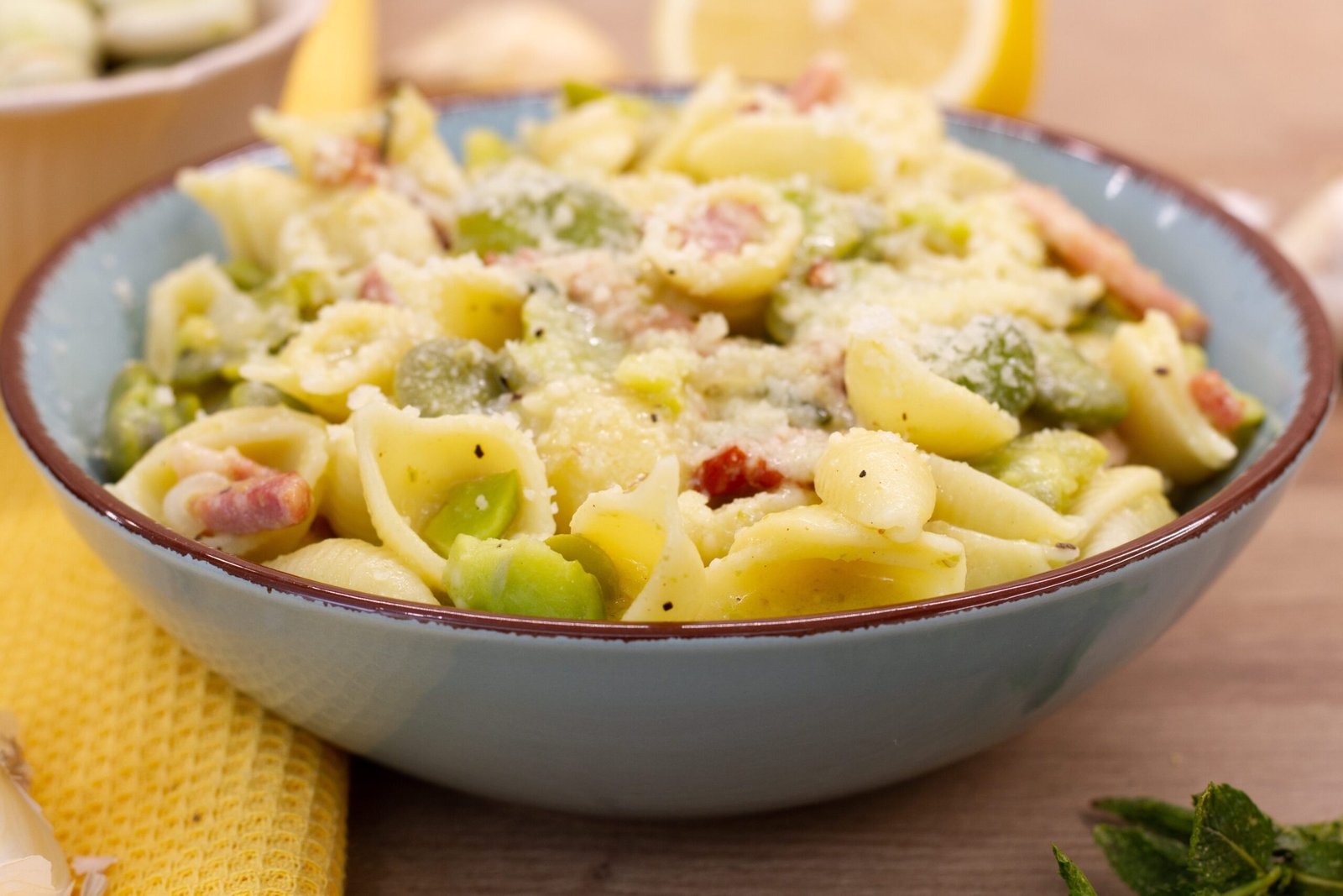 Makaron z bobem i boczkiem