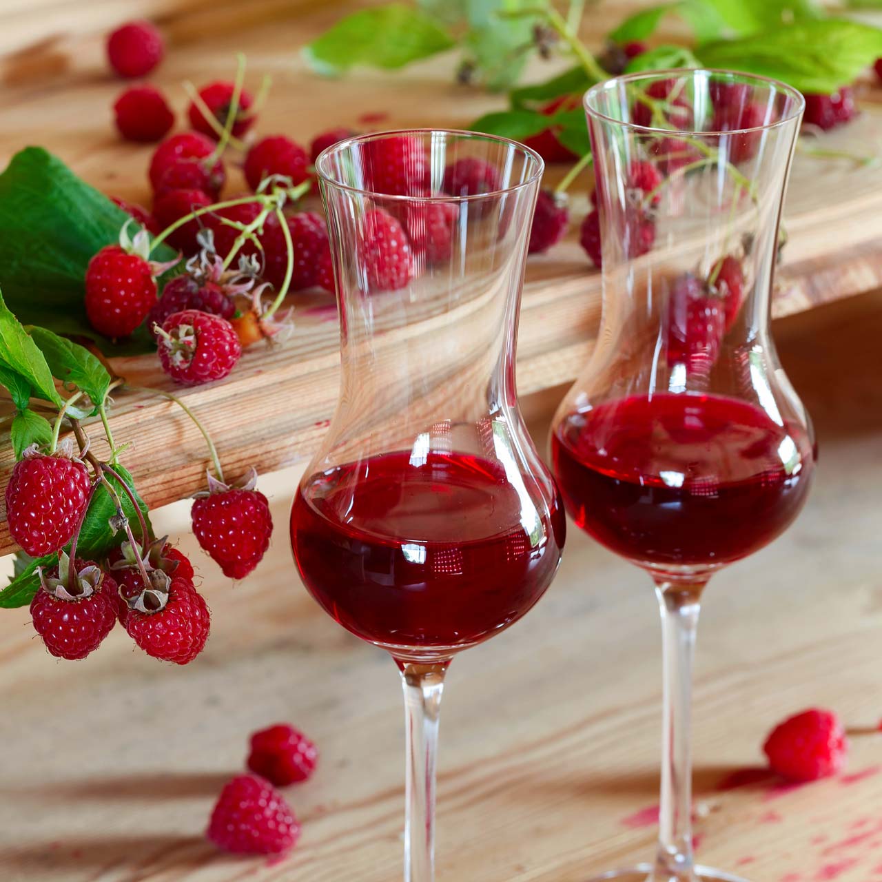 Nalewka z malin – domowa malinówka krok po kroku