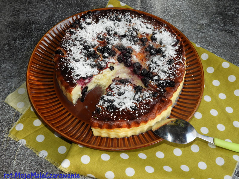 Skyrnik waniliowy z czarną porzeczką