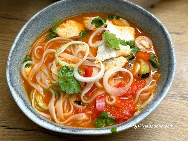 Zupa tajska z kurczakiem