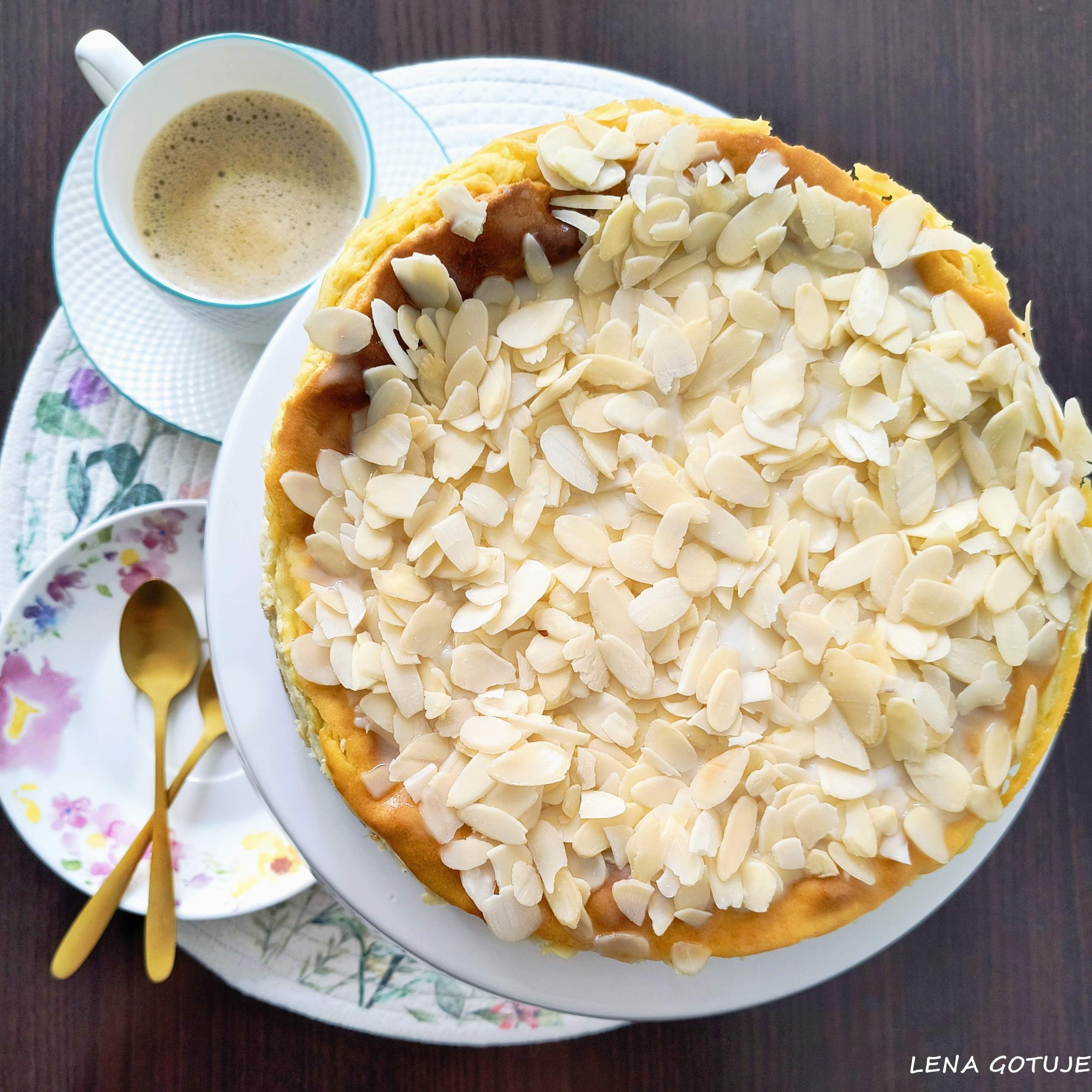 Sernik z kremem pistacjowym i mascarpone