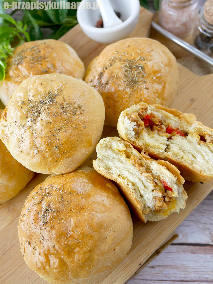 Burgery w Cieście Drożdżowym – domowe bułki z mięsnym farszem