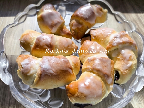 Rogaliki z borówkami leśnymi