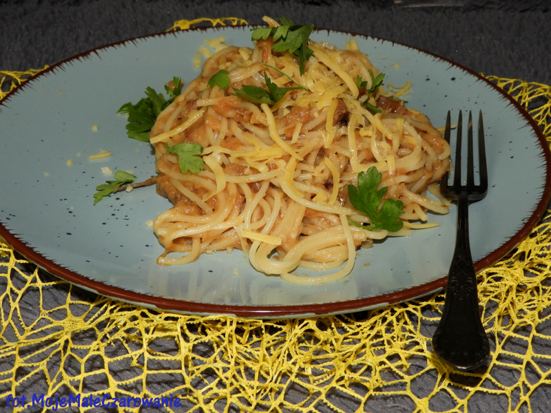 Makaron  z kremowym sosem cebulowym