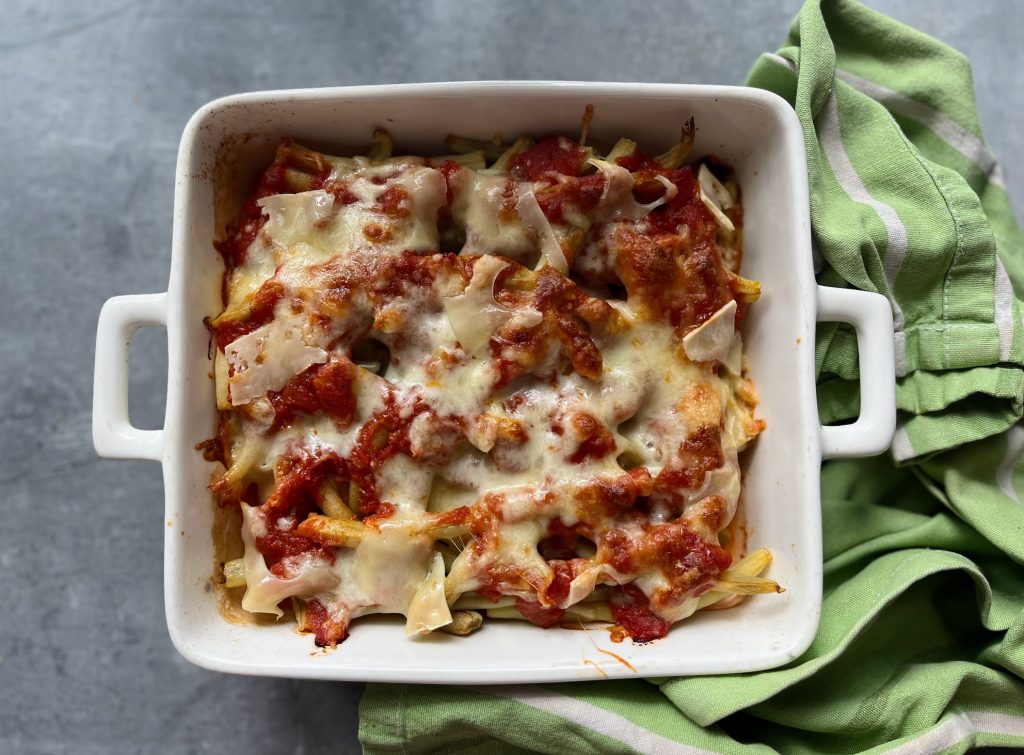 Zapiekana fasolka szparagowa z passatą i serem. Genialna w smaku i w prostocie przygotowania!