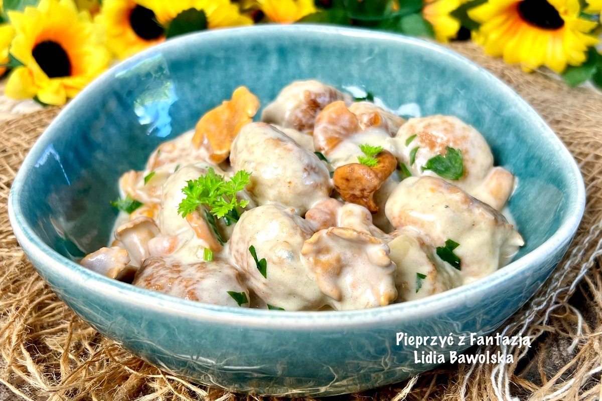 Klopsiki drobiowe w sosie kurkowym