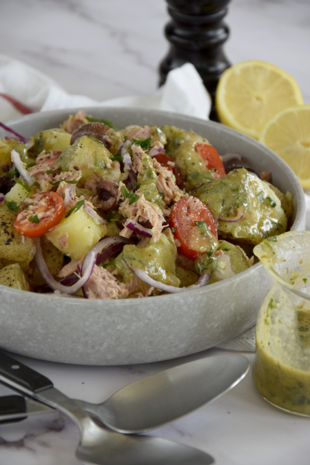 Ziemniaczana sałatka z tuńczykiem