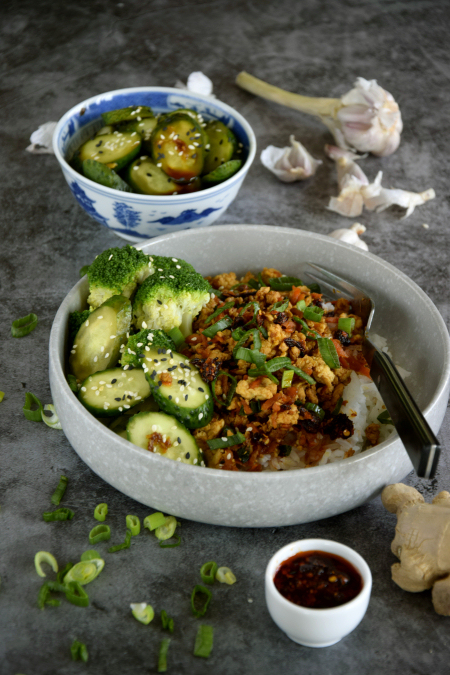 Bowl z pikantno-słodkim kurczakiem