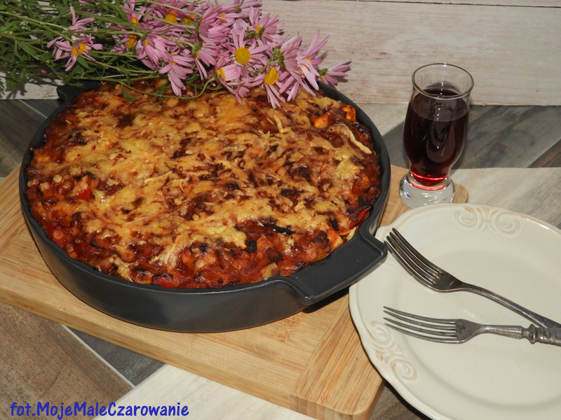 Zapiekanka makaronowa z warzywnym sosem