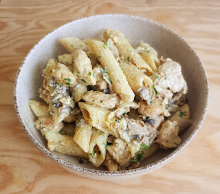 Makaron Penne z kurczakiem w sosie pieczarkowo-śmietankowym