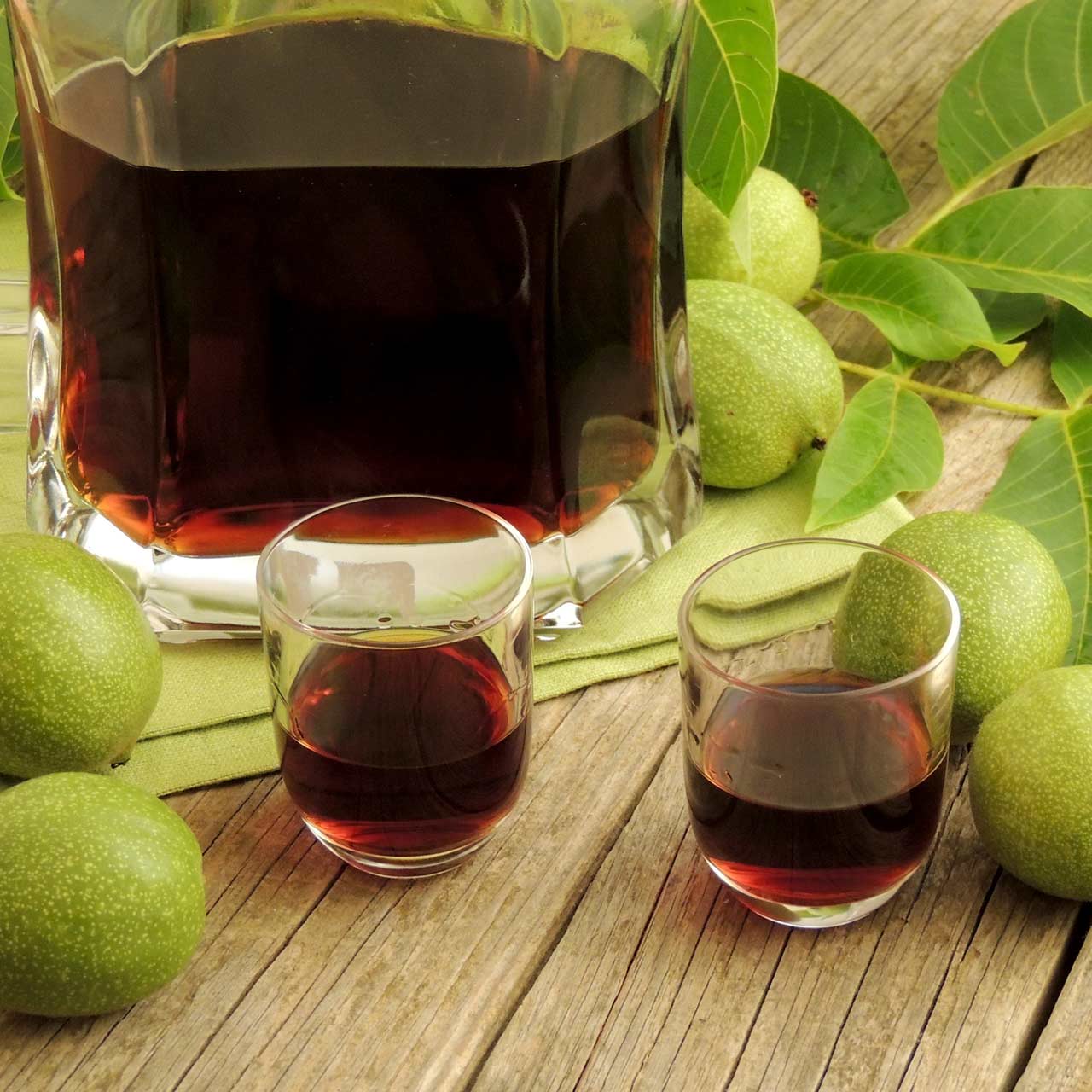 Nalewka z orzecha włoskiego – właściwości, proporcje, dojrzewanie