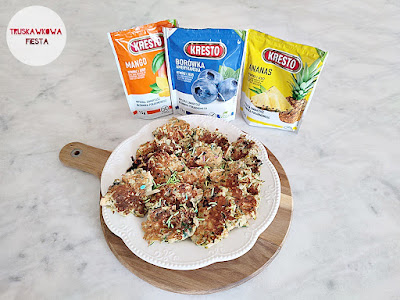 Placuszki cukiniowo-gruszkowe z liofilizowanymi owocami