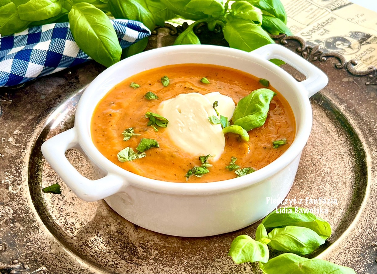 Krem z pieczonych pomidorów i cukinii