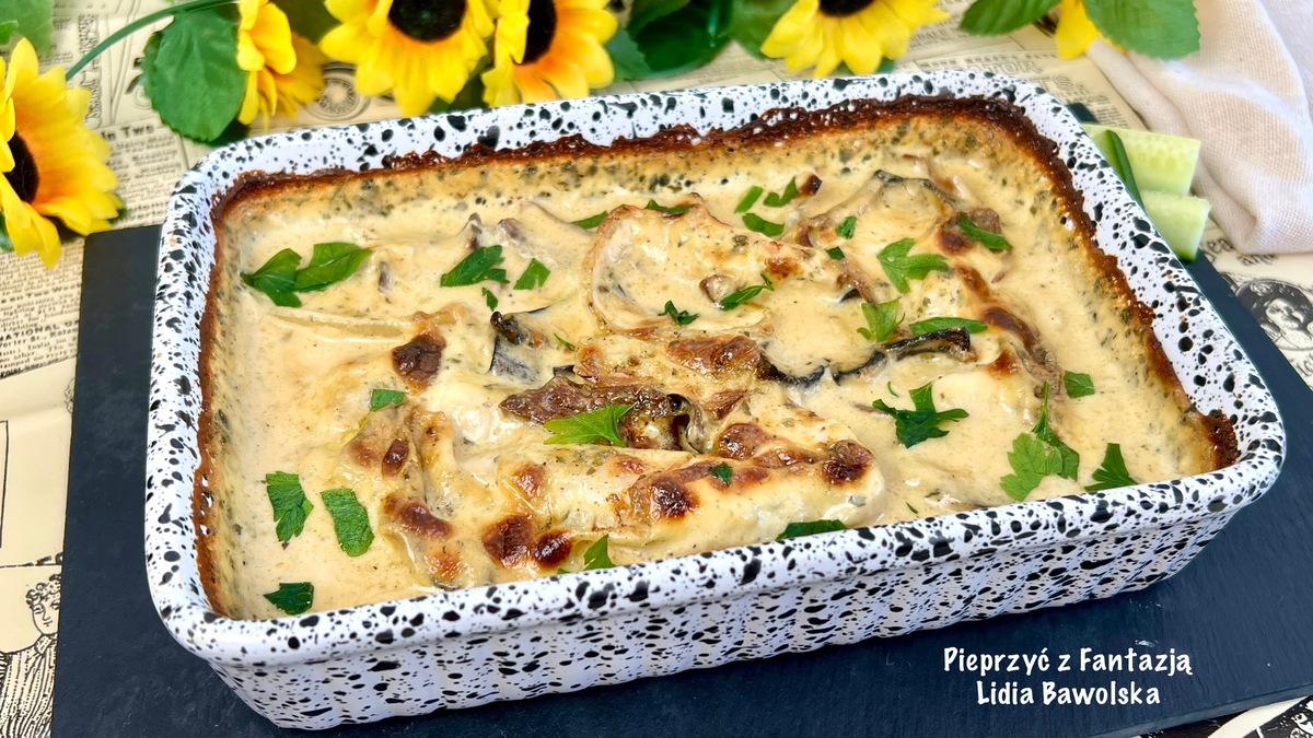 Kurczak pieczony w śmietanie z grzybami