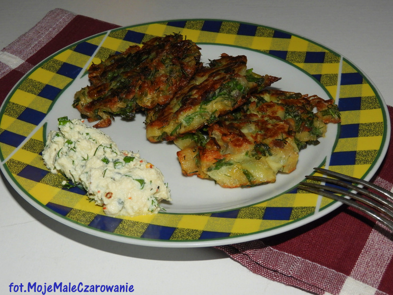 Placuszki porowe  z sosem ziołowym