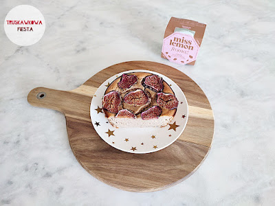 Migdałowy serniczek cynamonowo-rodzynkowy z bananem i figą