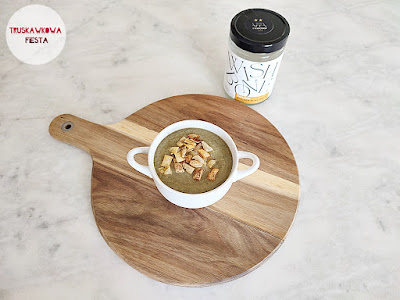 Zupa krem z cukinią, pieczarkami, kaszą gryczaną bazie na organicznego bulionu drobiowego