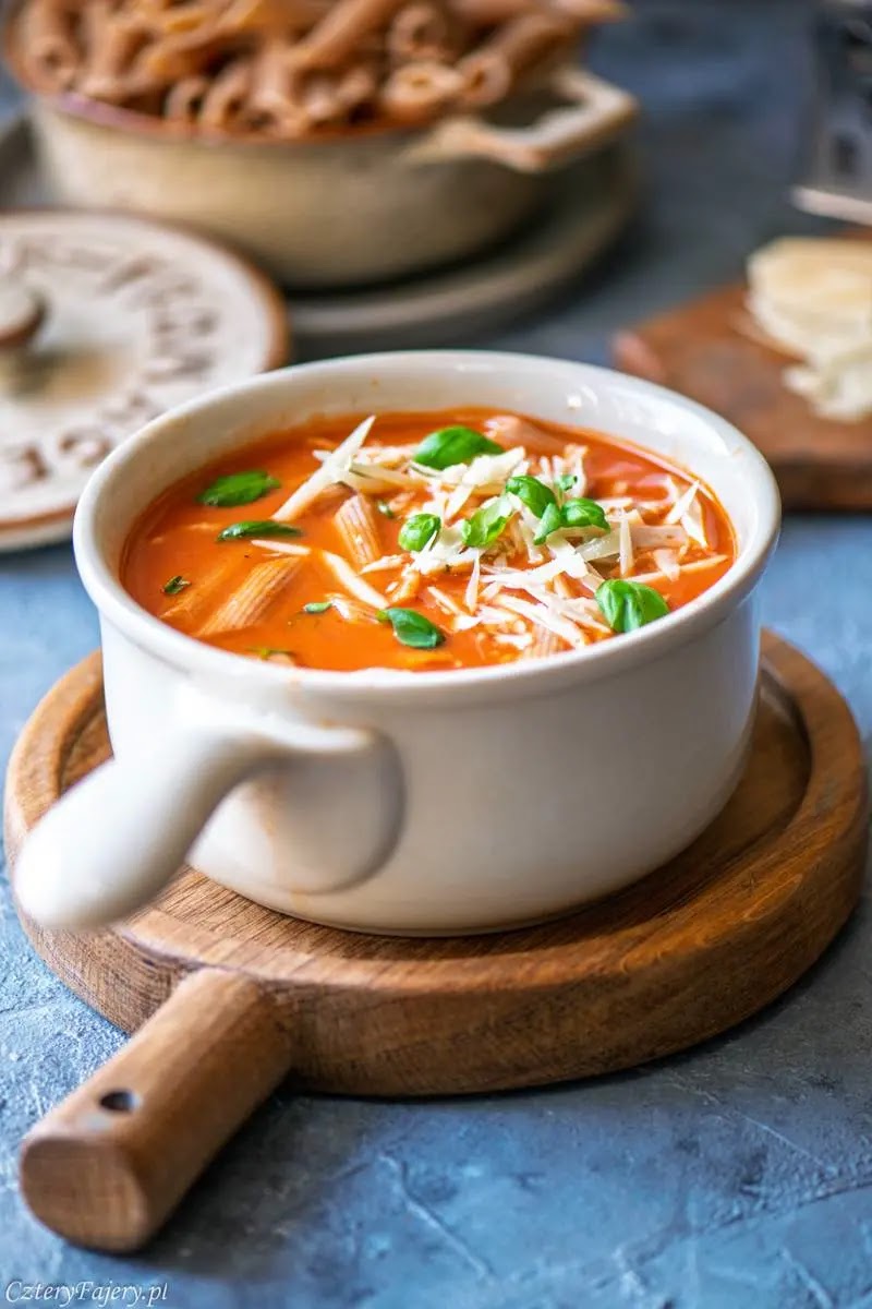 Zupa pomidorowa z pomidorów świeżych