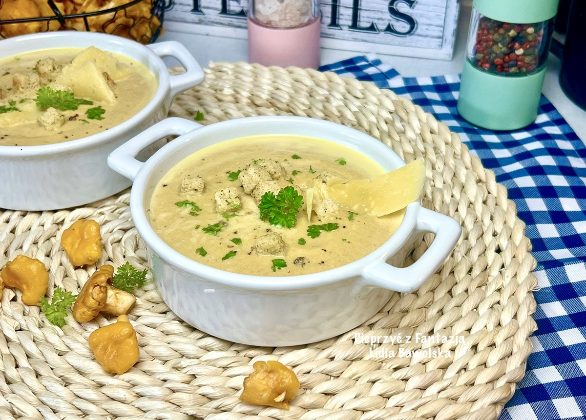 Krem z kurek – puszysta i aromatyczna zupa kurkowa