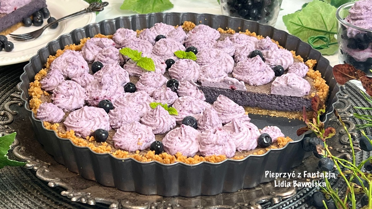 Tarta jagodowa z mlekiem skondensowanym – prosty i efektowny deser