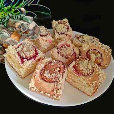 Ciasto drożdżowe ze śliwkami z kruszonką