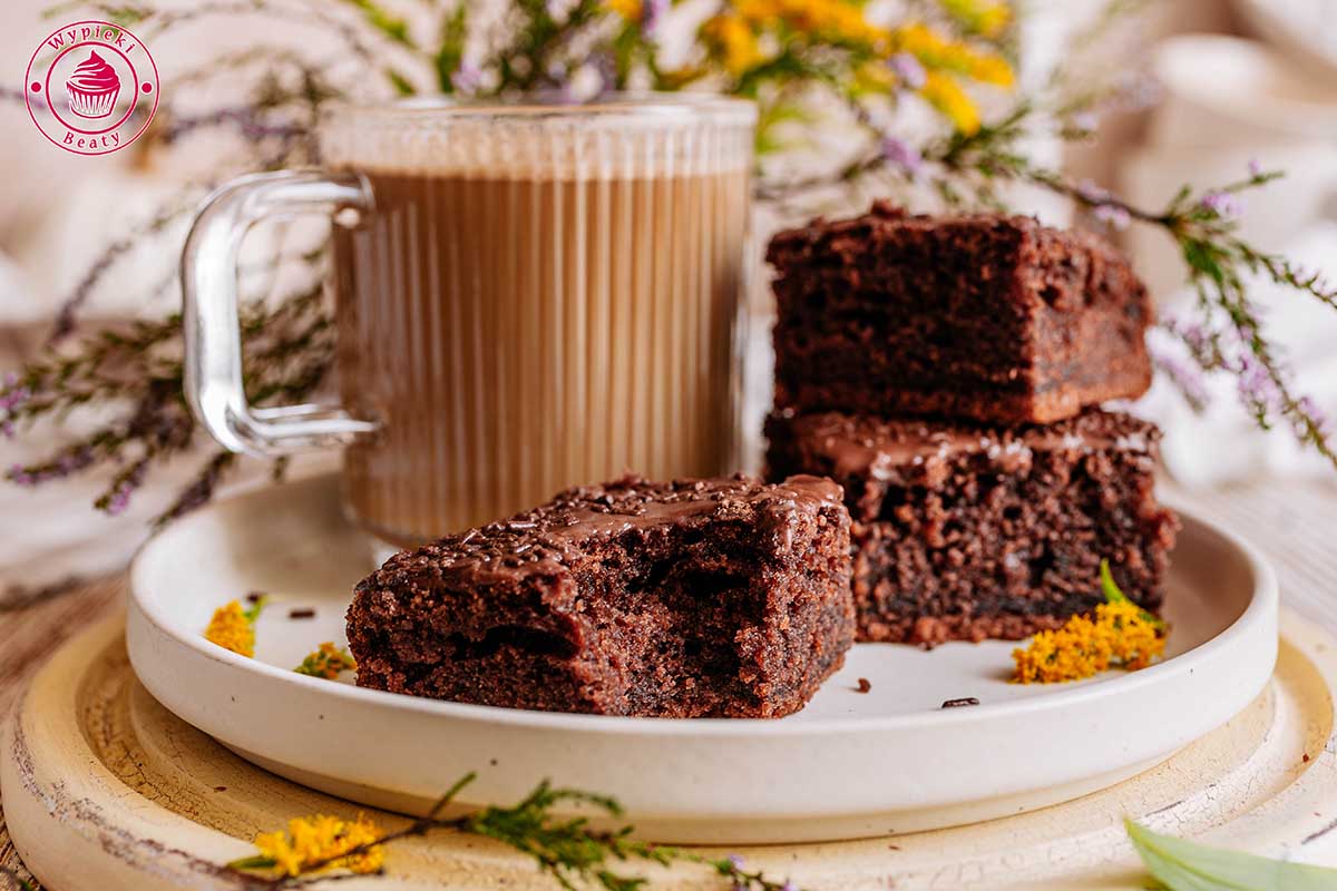 Kakaowe ciasto z lukrem