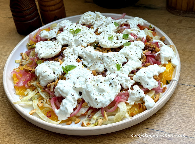 Sałatka z koprem włoskim i burratą