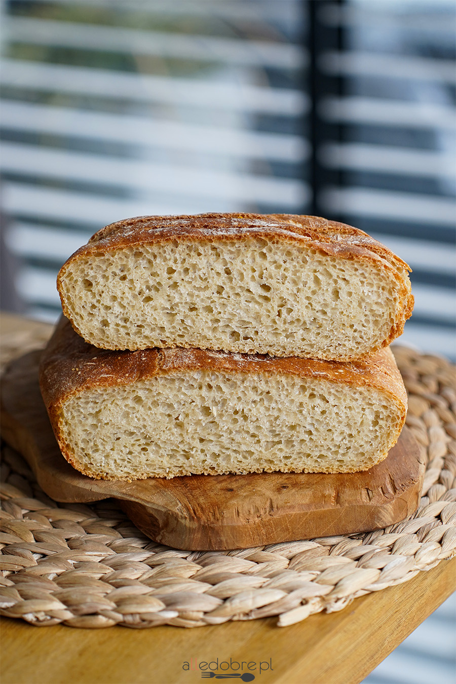 Prosty chleb z 4 składników