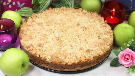 Klasyczna szarlotka na kruchym cieście