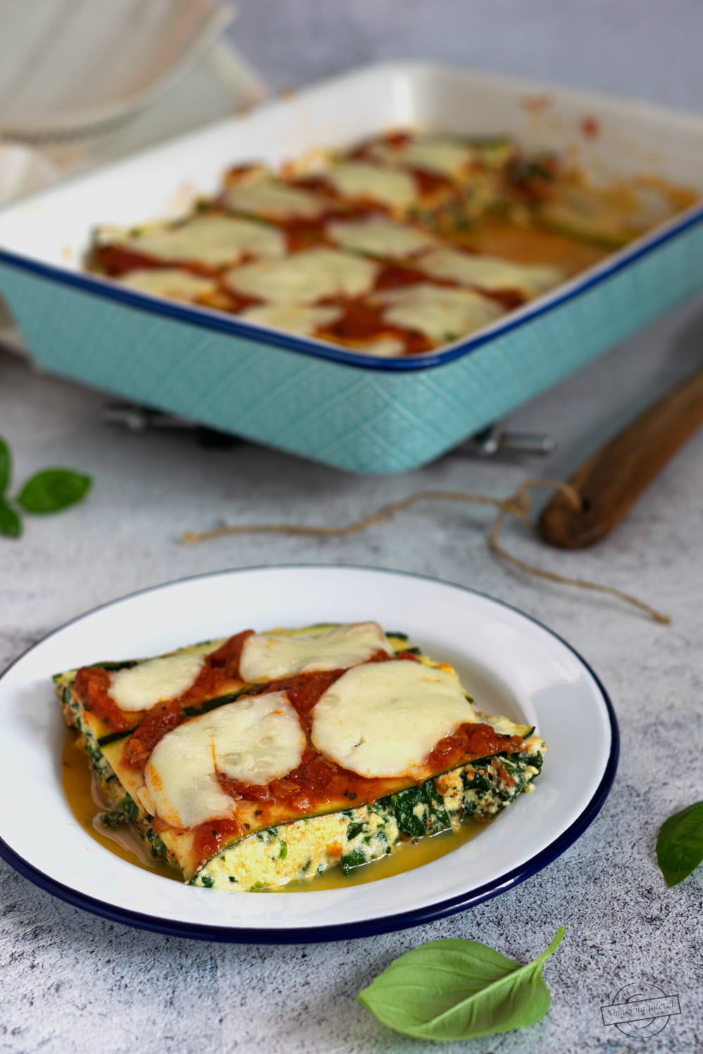 Lazania z cukinii z ricottą i szpinakiem