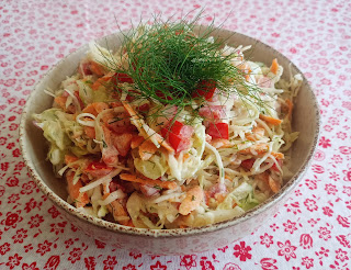 Surówka z białej kapusty i pomidorów