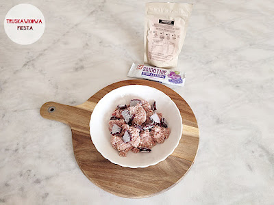 Kluski twarogowe kładzione z smoothie owocowym i batonem owocowo-warzywny