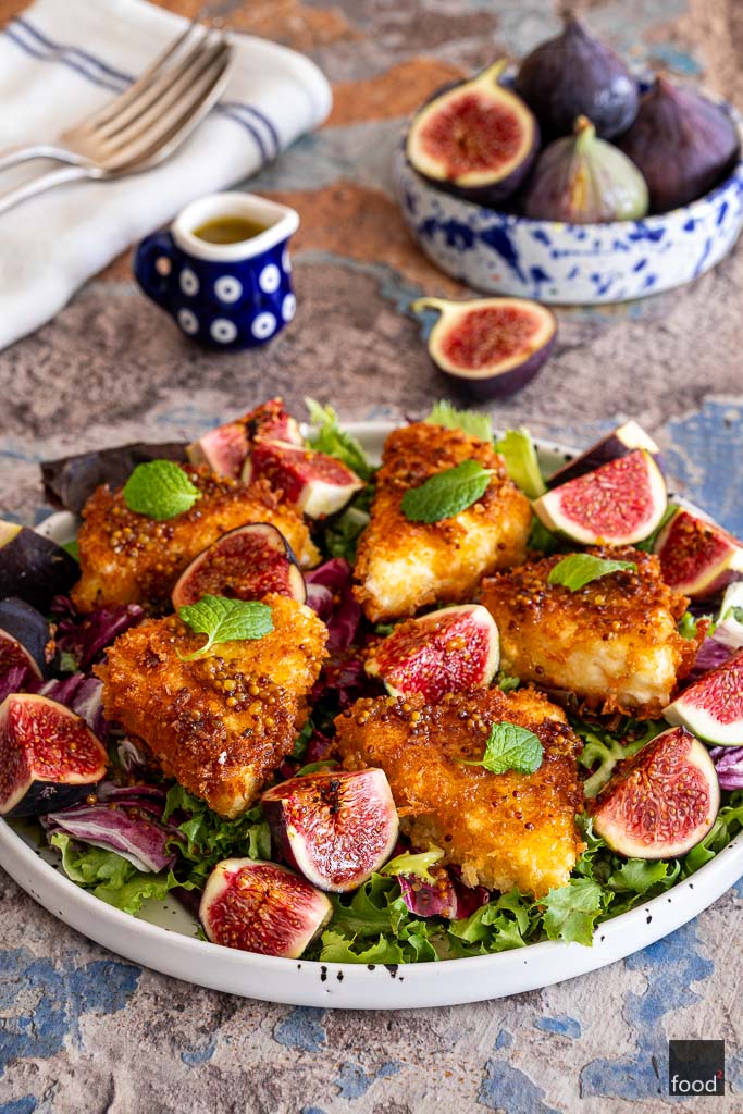 Feta w panko na sałacie z figami