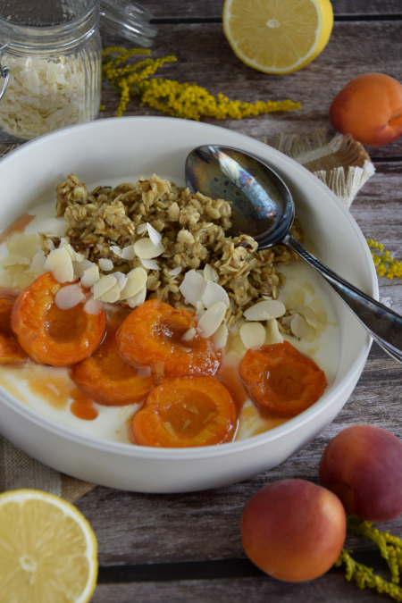 Owsianka z patelni z morelami i nutą cytryny