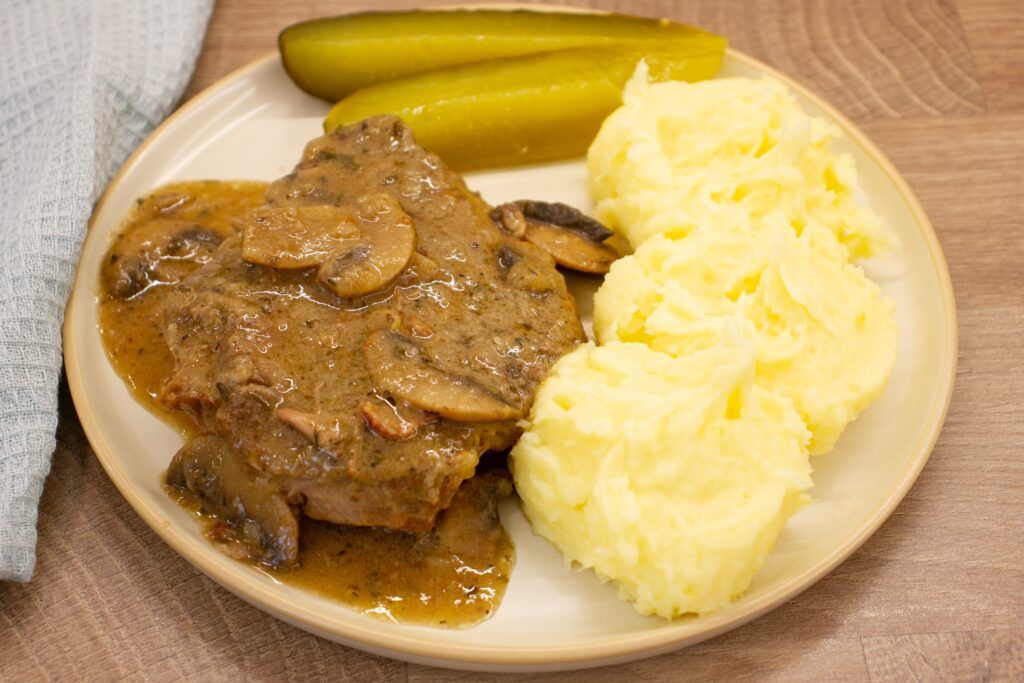 Karkówka w sosie pieczarkowym