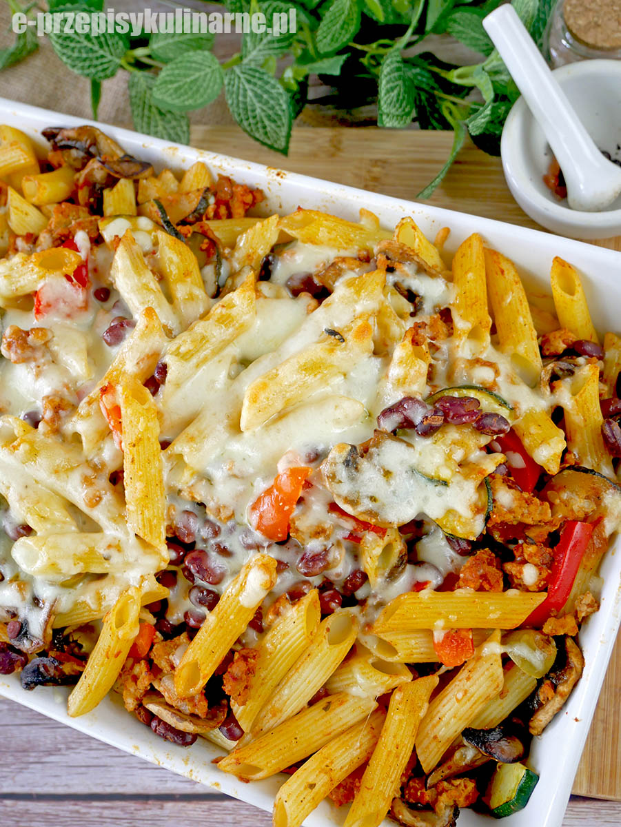 Zapiekanka makaronowa z mięsem mielonym i warzywami