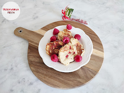 Placuszki bananowe jaglano-migdałowe z śliwką i cukierkami bez cukru