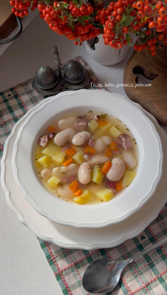 Zupa fasolowa.