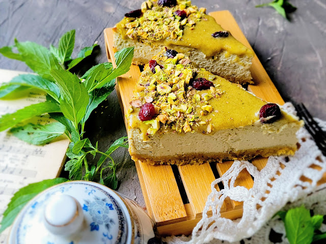 Sernik pistacjowy z białą czekoladą