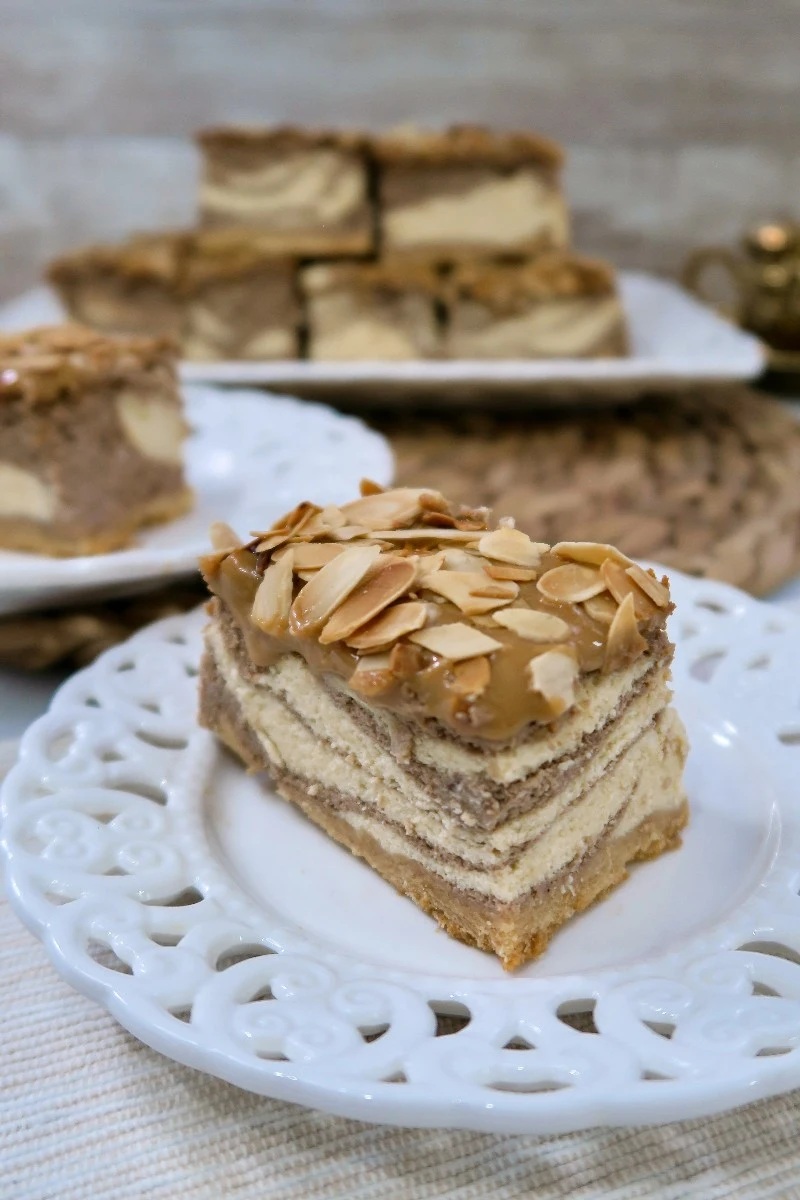 Sernik Kajmakowy z Prażonymi Migdałami