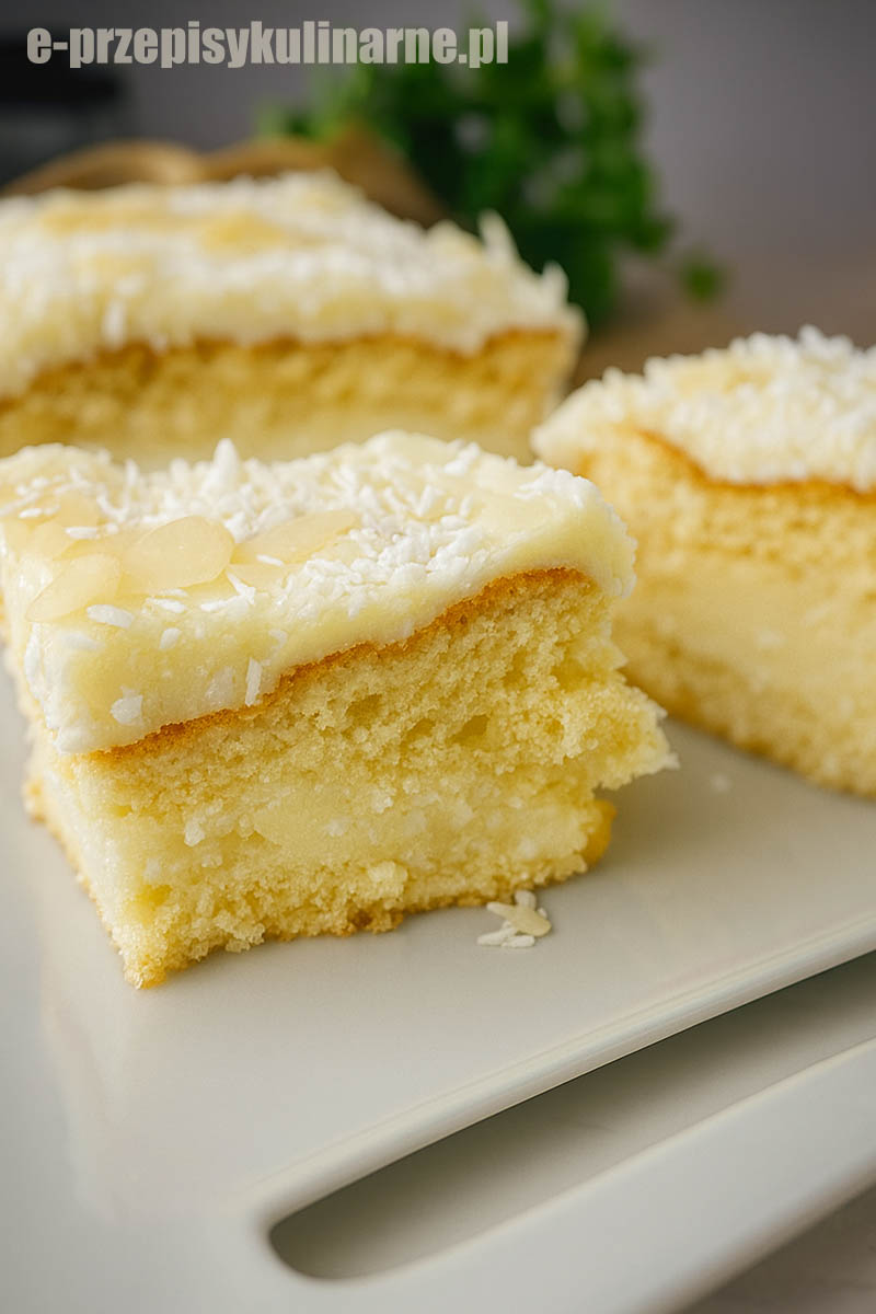 Ciasto Pijane Rafaello – wilgotne, kokosowe i obłędnie pyszne