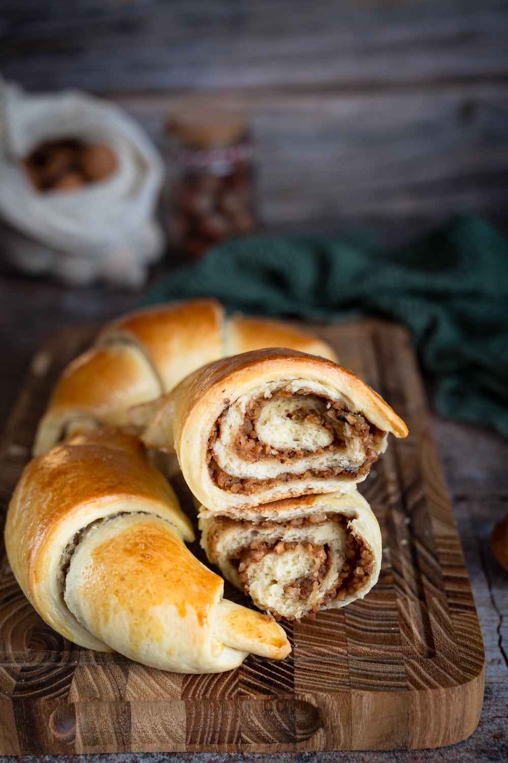 Rogale z orzechowym nadzieniem