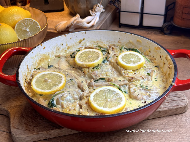 Dorsz z boczniakami w sosie cytrynowo – śmietanowym