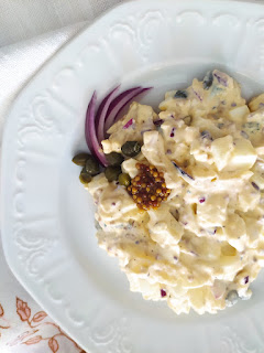 Sałatka z jajek i sera pleśniowego