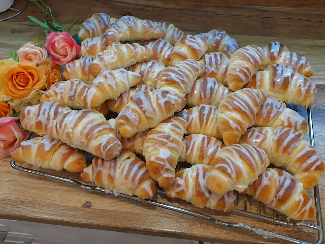 Rogale drożdżowe z serem